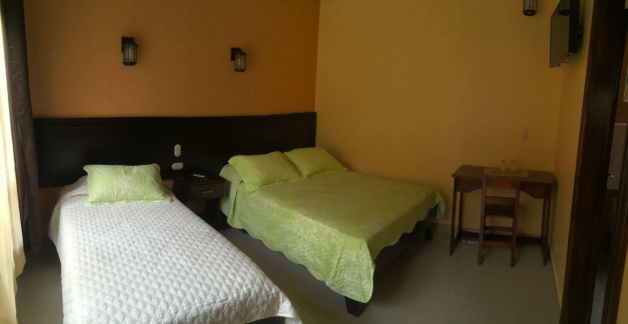 Mussaenda, Arenal Hotel La Fortuna Bagian luar foto