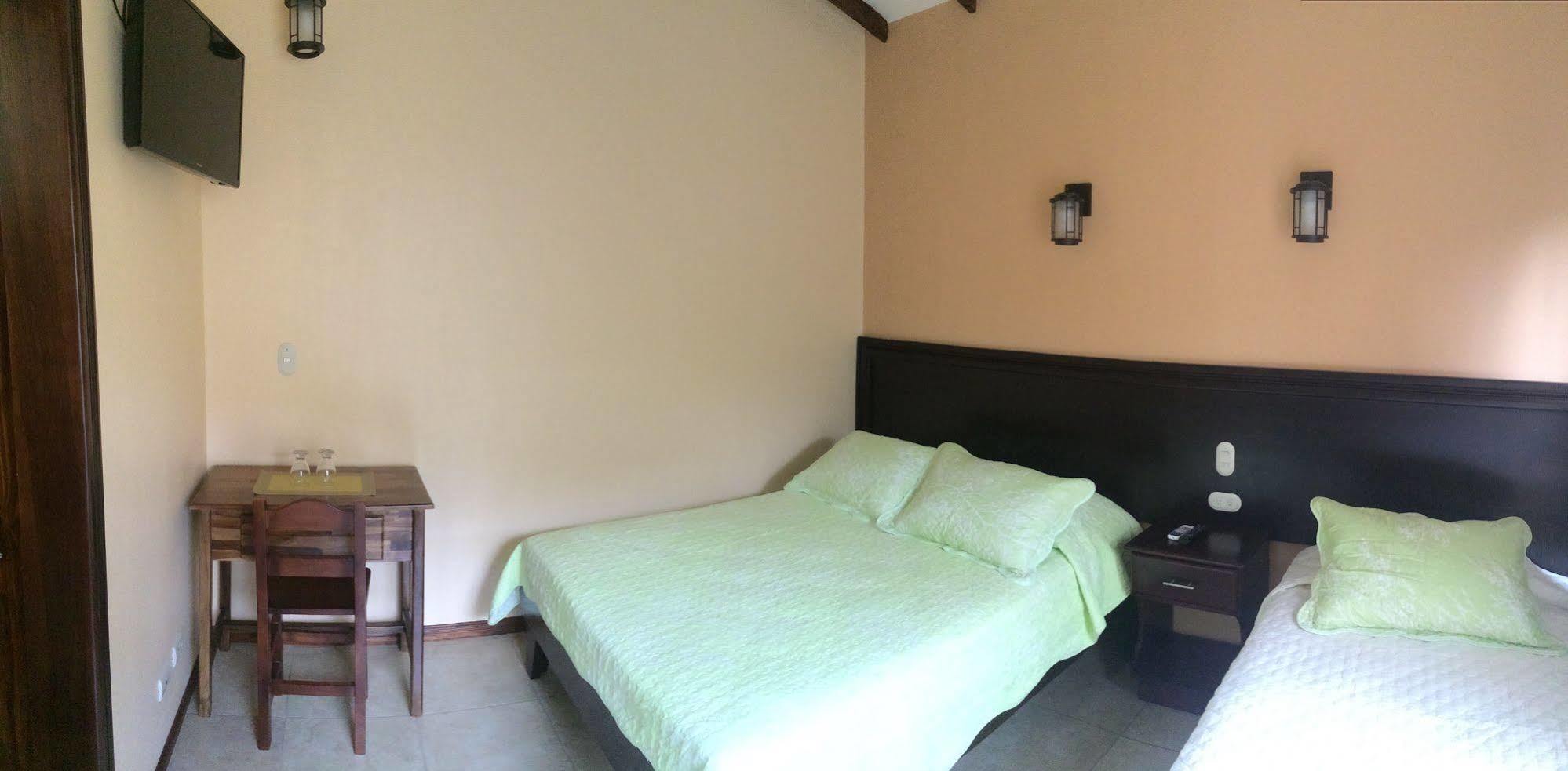 Mussaenda, Arenal Hotel La Fortuna Bagian luar foto